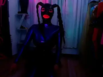 Stripchat Live Sex Cam of LatexDevil_Blondie