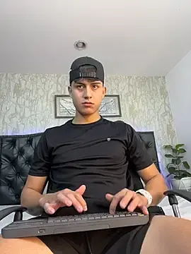 Stripchat Best Webcam of Lander_Cruz