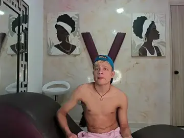 Stripchat Live Sex of PRETTY_FEM