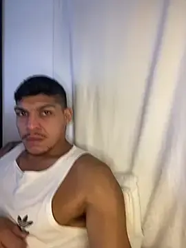 Stripchat Free Porn Cam of Tatuadomoreno23cm