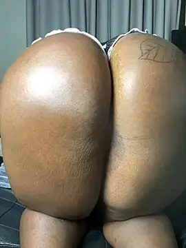 Stripchat Adult Webcam of Hugemassivebootie
