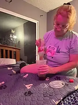 Stripchat Sex Cam of Lenaravenswood