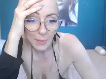 Stripchat Live Sex Cam of NADINNNE