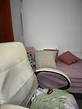 Stripchat Best Webcam of horny_roomiess