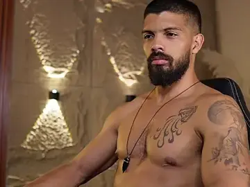 Stripchat Nude Webcam of DannSaenz