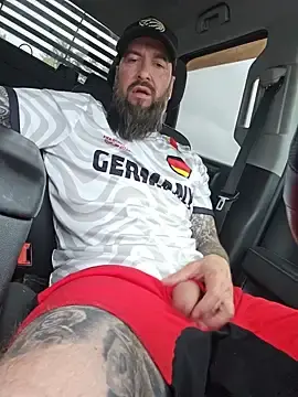 Stripchat Nude Webcam of Beardedtattood