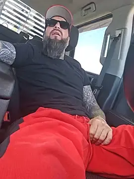 Stripchat Free Porn Cam of Beardedtattood