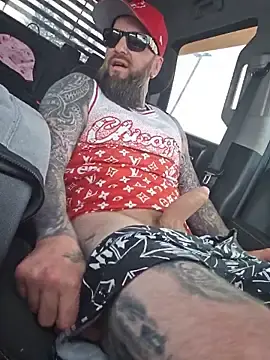 Stripchat Sex Cam of Beardedtattood