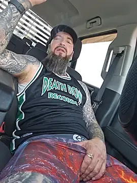 Stripchat Free Live Porn of Beardedtattood