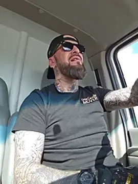 Stripchat Free Porn Cam of Beardedtattood