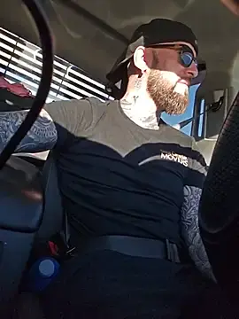 Stripchat Live Sex Cam of Beardedtattood