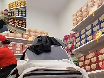 Stripchat Watch Live Sex Cams of Sneaky_Cumshoot