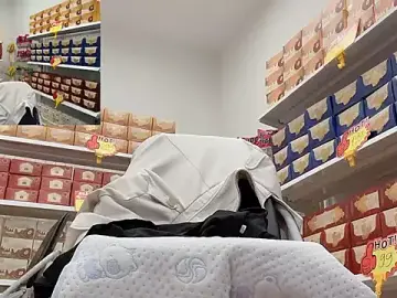 Stripchat Live Sex of Sneaky_Cumshoot
