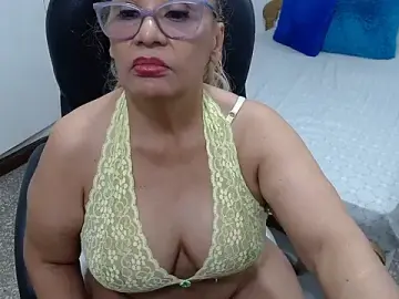 Stripchat Live Porn of emiliaa_hot