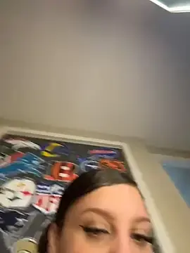 Stripchat Free Porn Cam of QueenNuttCollector