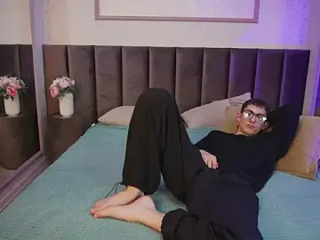 Stripchat Watch Live Sex Cams of RonBevs