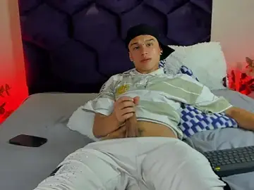 Stripchat Live Sex Cam of Dominik_Souza