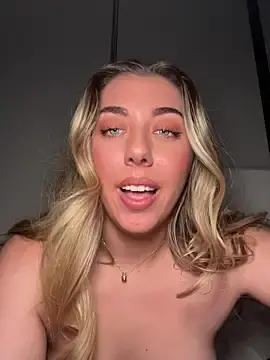Stripchat Free Porn Cam of Aussielulu