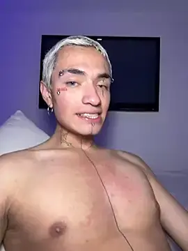 Stripchat Sex Cam of santikhalifa