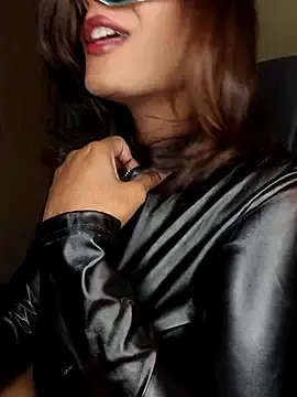 Stripchat Live Sex Cam of Queenniaa