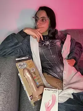 Stripchat Free Porn Cam of Poison_Ivy_29