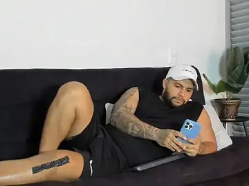 Stripchat Sex Cam of frank_myles