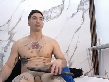 Stripchat Free Live Porn of MichaelBlackwood__