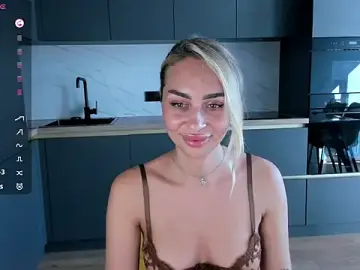 Stripchat Free Live Porn of SaraShine_