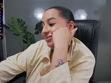Stripchat Live Porn of BustyAllyy