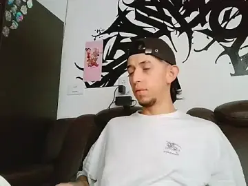 Stripchat Sex Cam of Chris__Jones