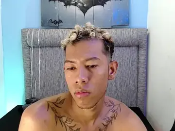 Stripchat Live Sex Cam of Taylerr_18