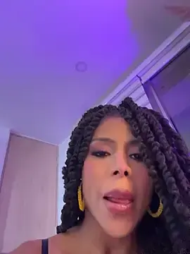 Stripchat Live Sex Cam of HOT_LADY_777