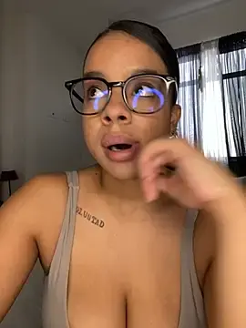 Stripchat Free Porn Cam of trianawhite