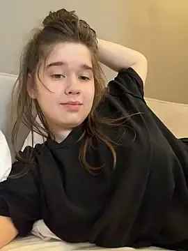 Stripchat Free Porn Cam of HornyGirlH