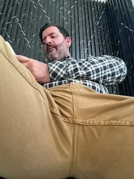 Stripchat Free Live Porn of Hairy_Dad86