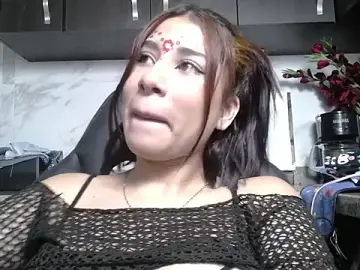 Stripchat Live Sex Cam of kashvi_