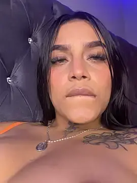 Stripchat Sex Cam of Emily_sharlot
