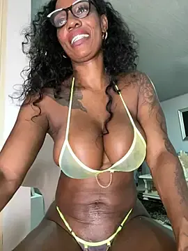 Stripchat Free Porn Cam of Bustykeyla