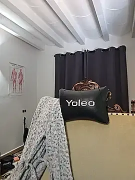 Stripchat Live Sex Cam of kylie_blck