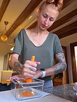 Stripchat Live Sex Cam of kylie_blck