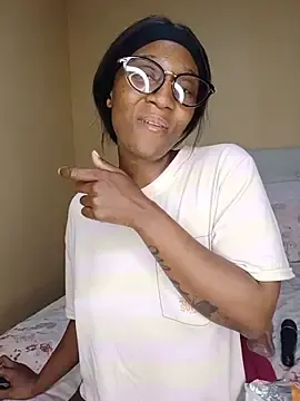 Stripchat Free Porn Cam of Lucy_Blacksilk