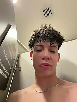 Stripchat Live Sex Cam of yoursexyjose