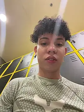 Stripchat Sex Cam of yoursexyjose