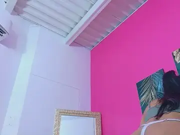 Stripchat Live Sex Cam of littlee_emilyy_