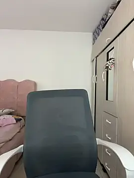 Stripchat Sex Cam of Emmily_19