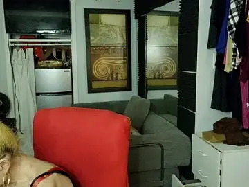 Stripchat Live Porn of StarinThecloudz