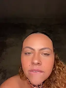 Stripchat Live Sex Cam of Chloe_Leaozinho