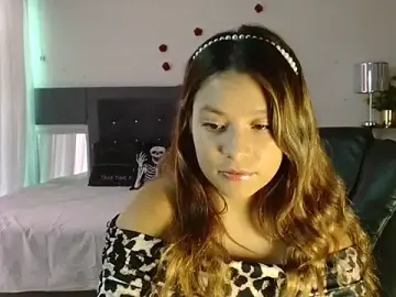 Stripchat Sex Cam of 3littles