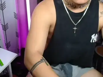 Stripchat Live Porn of urhardfuckerAsiandaddy