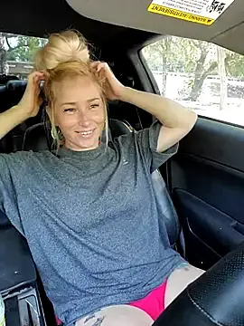 Stripchat Live Sex Cam of POPPY_XO
